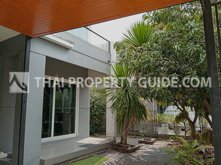 House with Shared Pool in Bangnatrad 